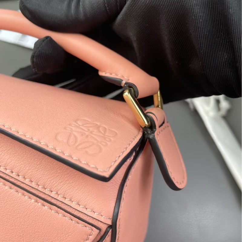 Loewe puzzle mini 櫻花粉幾何包-22