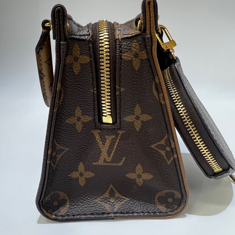 LV on the go east west 手提斜背包-8