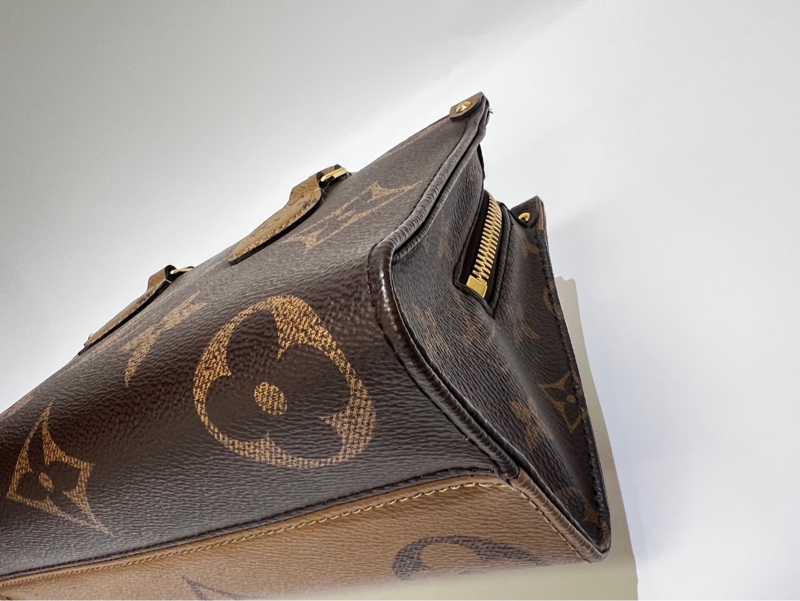 LV 雙色原花金釦On The Go East West手提斜背包M46653-4