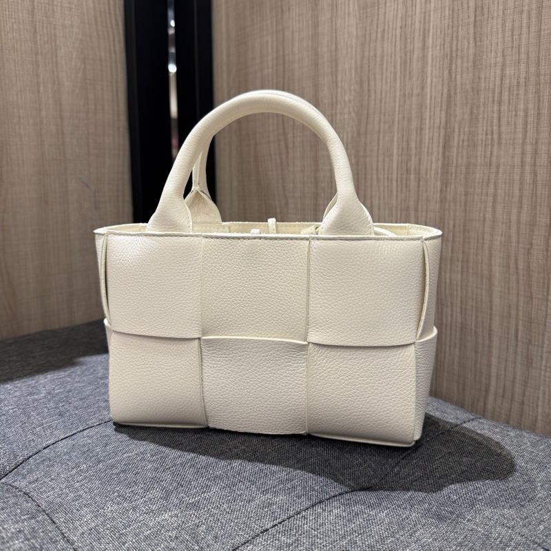 極新 BV Candy Arco 白色大格全皮編織手提包 斜背包-1