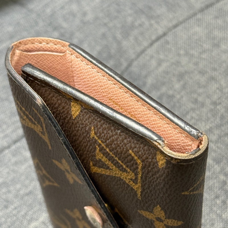 LV M62360 Victorine 粉色老花六卡三折短夾-7