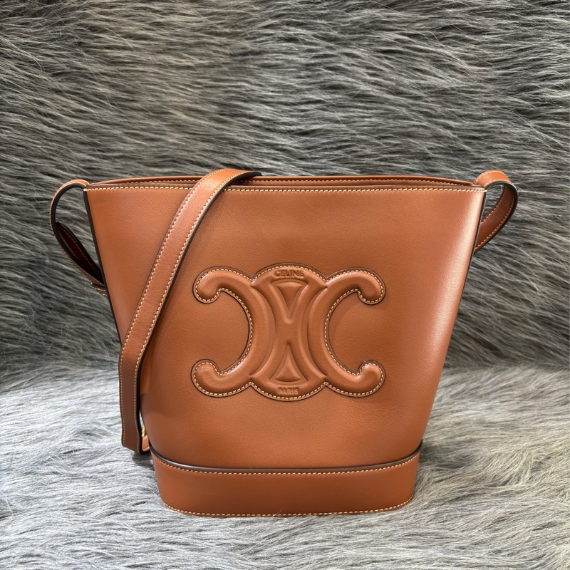 CELINE CUIR TRIOMPHE 113783 凱旋門 摩卡色 牛皮 CUIR TRIOMPHE小號水桶包 肩背包 斜背包 兩用包-0