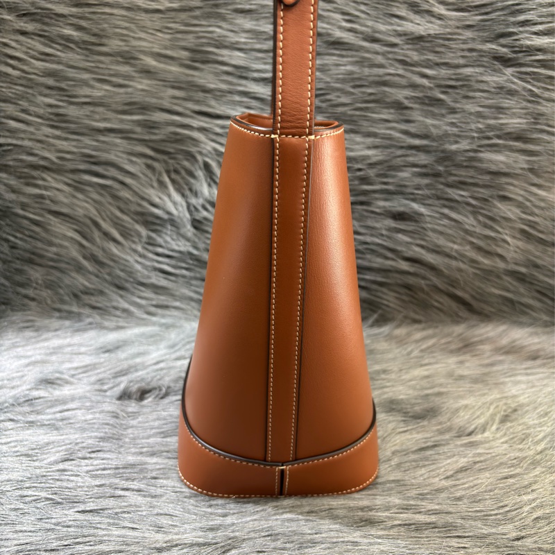 CELINE CUIR TRIOMPHE 113783 凱旋門 摩卡色 牛皮 CUIR TRIOMPHE小號水桶包 肩背包 斜背包 兩用包-1
