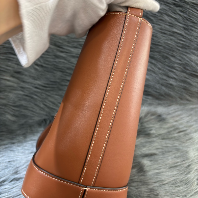 CELINE CUIR TRIOMPHE 113783 凱旋門 摩卡色 牛皮 CUIR TRIOMPHE小號水桶包 肩背包 斜背包 兩用包-15