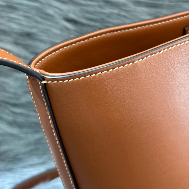 CELINE CUIR TRIOMPHE 113783 凱旋門 摩卡色 牛皮 CUIR TRIOMPHE小號水桶包 肩背包 斜背包 兩用包-25