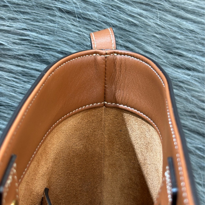 CELINE CUIR TRIOMPHE 113783 凱旋門 摩卡色 牛皮 CUIR TRIOMPHE小號水桶包 肩背包 斜背包 兩用包-31