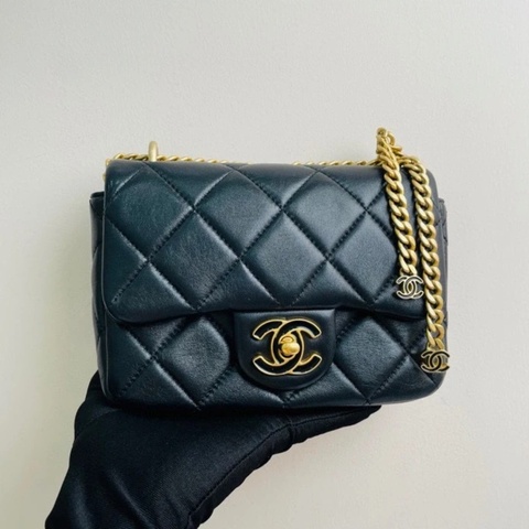 Chanel香奈儿22p新款珐琅扣方胖子大mini黑色复古金扣链条包芯片款