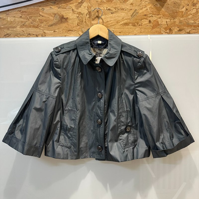 【美收精品】BURBERRY 灰色短版風衣 4-112【隔月月中將轉賣至日本 上架期限30天】-0