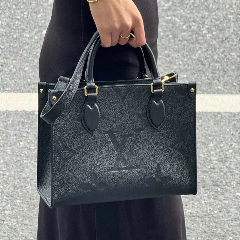 🈶購證 #近新閒置 #芯片款 #全網最低 Lv onthego小號全牛皮黑金托特包🈶可調可拆背帶-2