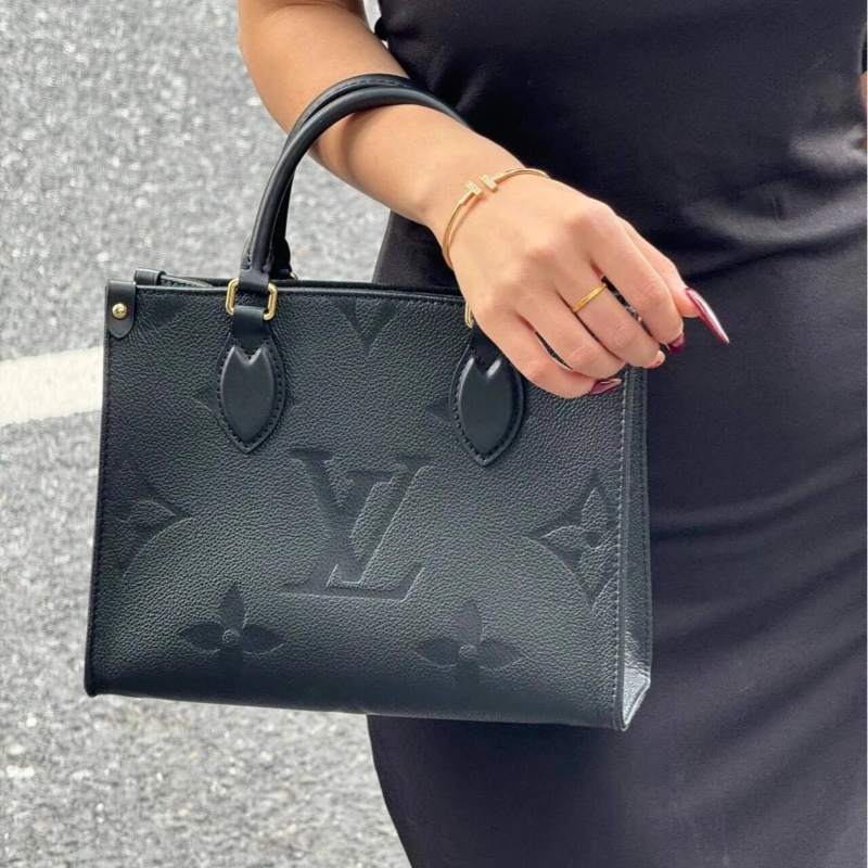 🈶購證 #近新閒置 #芯片款 #全網最低 Lv onthego小號全牛皮黑金托特包🈶可調可拆背帶-3