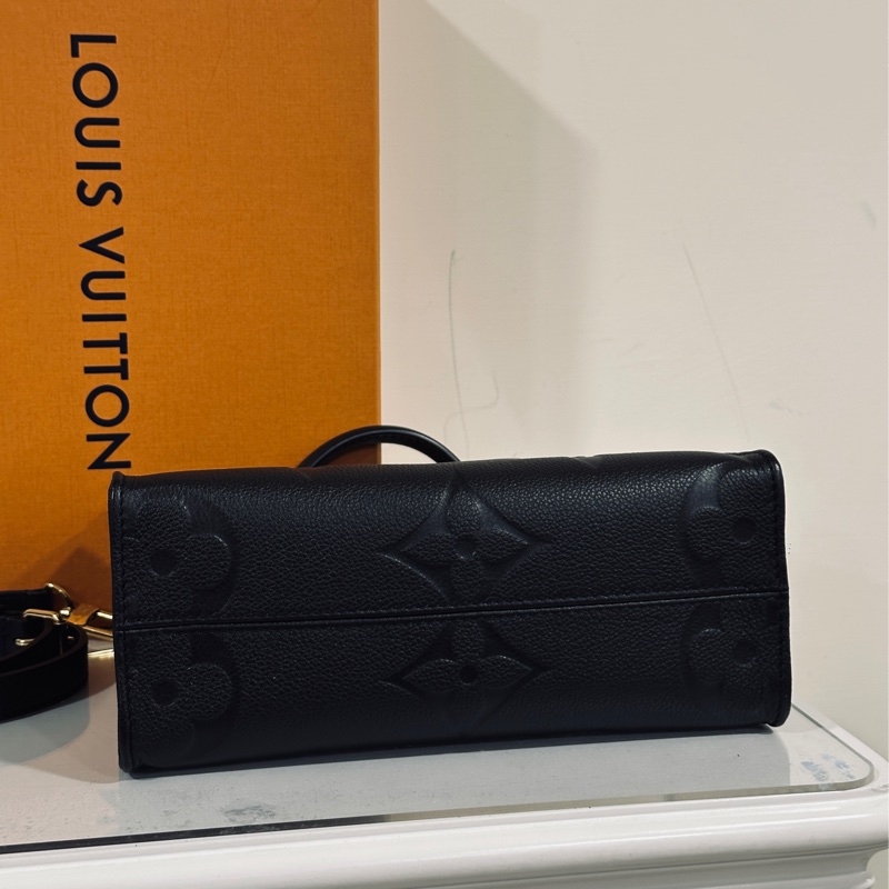 🈶購證 #近新閒置 #芯片款 #全網最低 Lv onthego小號全牛皮黑金托特包🈶可調可拆背帶-8