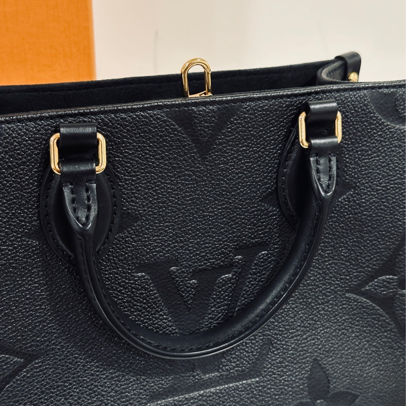 🈶購證 #近新閒置 #芯片款 #全網最低 Lv onthego小號全牛皮黑金托特包🈶可調可拆背帶-20