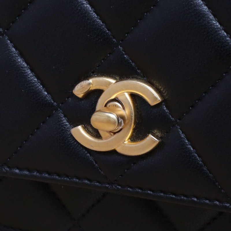 CHANEL CFWOC19黑色羊皮晶片開金扣金球調節扣肩帶肩背包-2