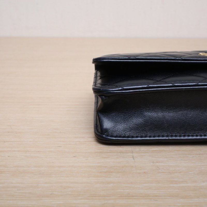 CHANEL CFWOC19黑色羊皮晶片開金扣金球調節扣肩帶肩背包-3