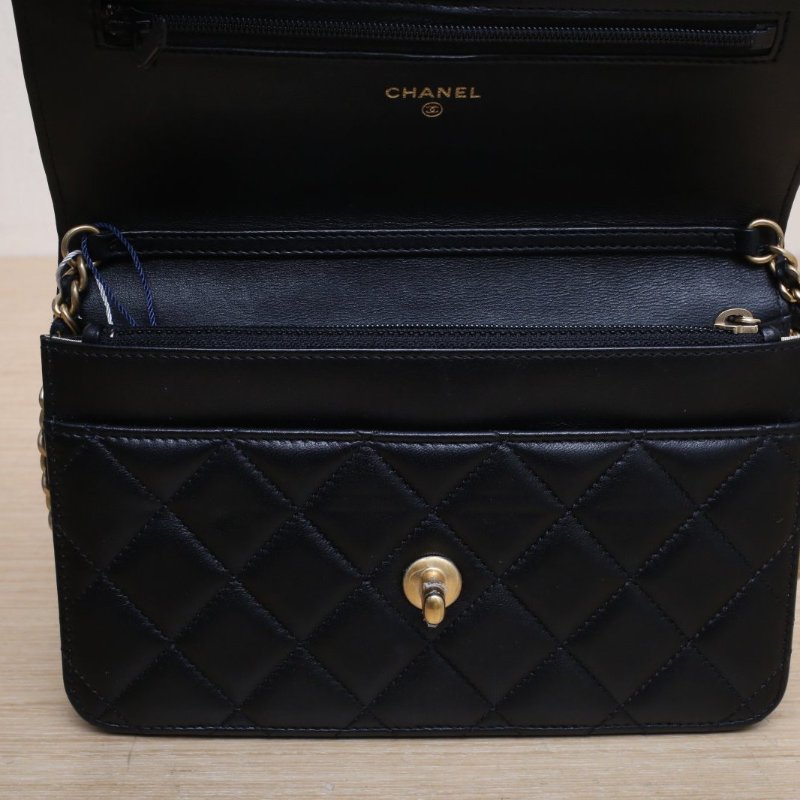CHANEL CFWOC19黑色羊皮晶片開金扣金球調節扣肩帶肩背包-5