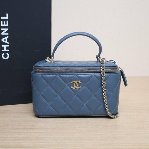 CHANEL 21K手提長盒子化妝包帶鏡子16藍色羊皮鐳射標淺金扣皮手柄肩背包