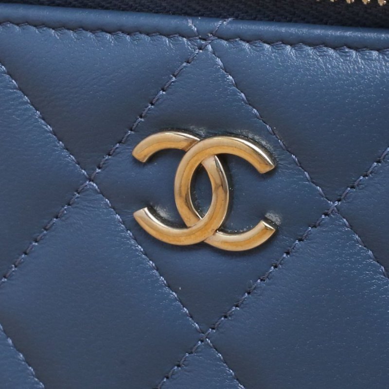 CHANEL 21K手提長盒子化妝包帶鏡子16藍色羊皮鐳射標淺金扣皮手柄肩背包-2
