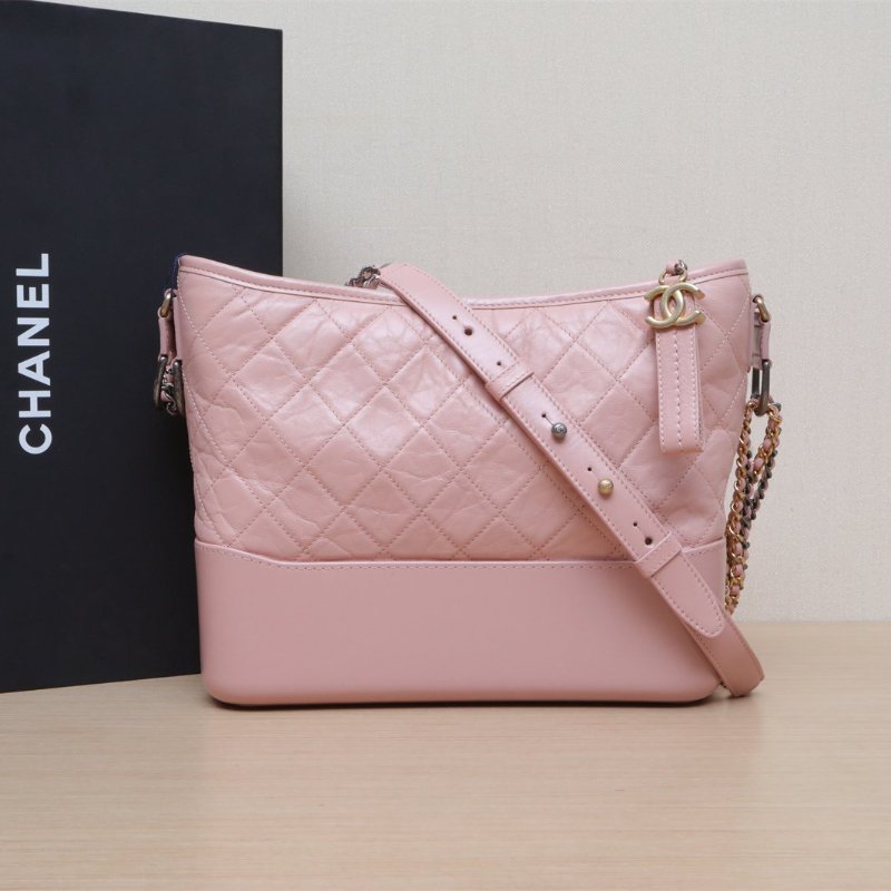 CHANEL GABRIELLE流浪中號28粉色牛皮27開金銀扣肩背包-0