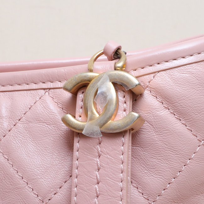 CHANEL GABRIELLE流浪中號28粉色牛皮27開金銀扣肩背包-4