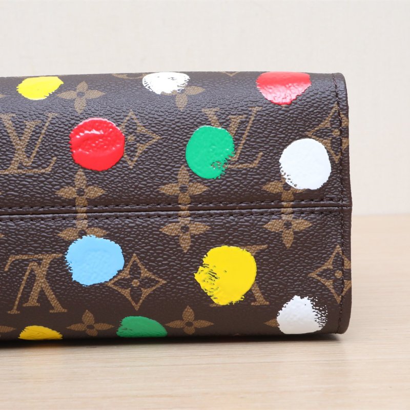 LOUIS VUITTON 彩色PVC晶片Onthego小號25二合一寬肩帶老花草間彌生聯名波點肩背包-3