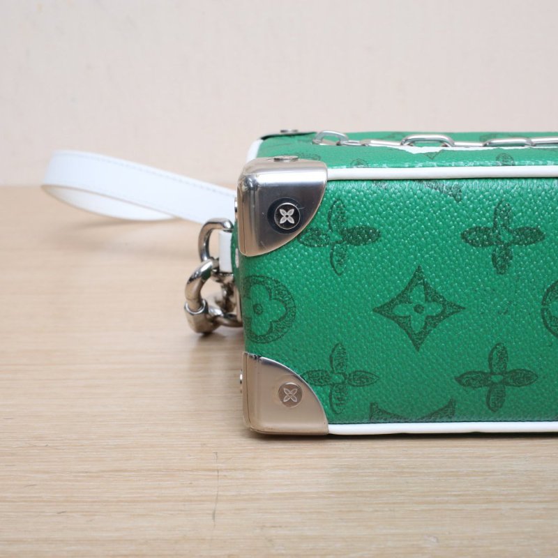 LOUIS VUITTON SoftTrunk軟盒子包迷你18.5綠色PVC晶片膠囊系列肩背包-2
