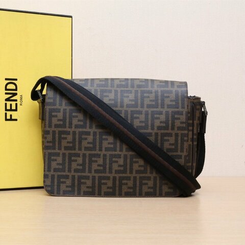 FENDI 老花PVCFF郵差包斜挎包肩背包