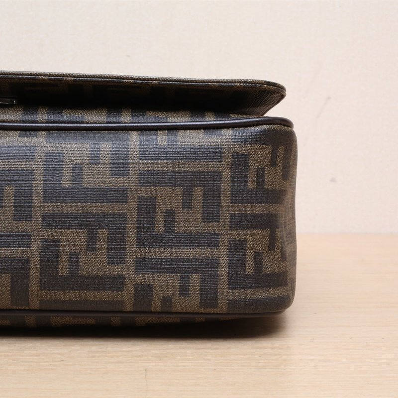 FENDI 老花PVCFF郵差包斜挎包肩背包-3