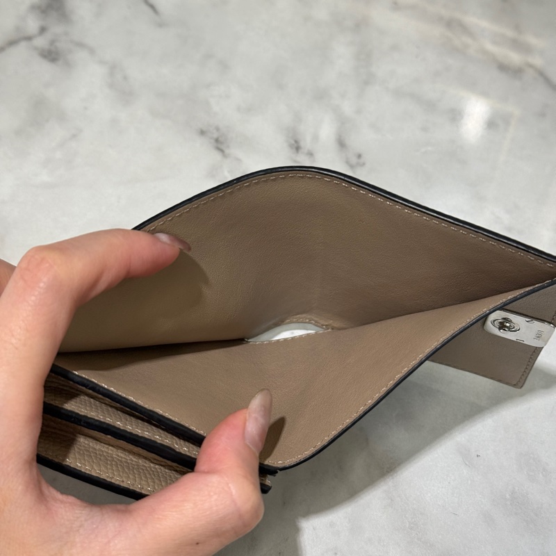 Loewe褐色牛皮Anagram銀釦下蓋L拉6卡短夾-5