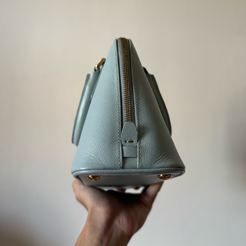 PRADA Saffiano Lux 淺藍色精品包-13