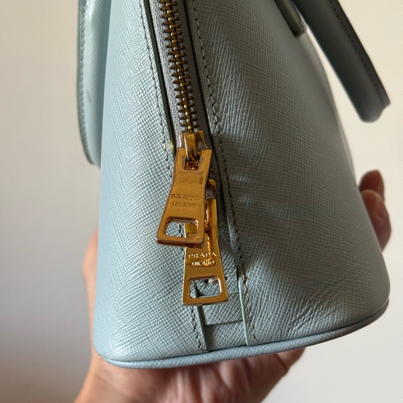 PRADA Saffiano Lux 淺藍色精品包-15