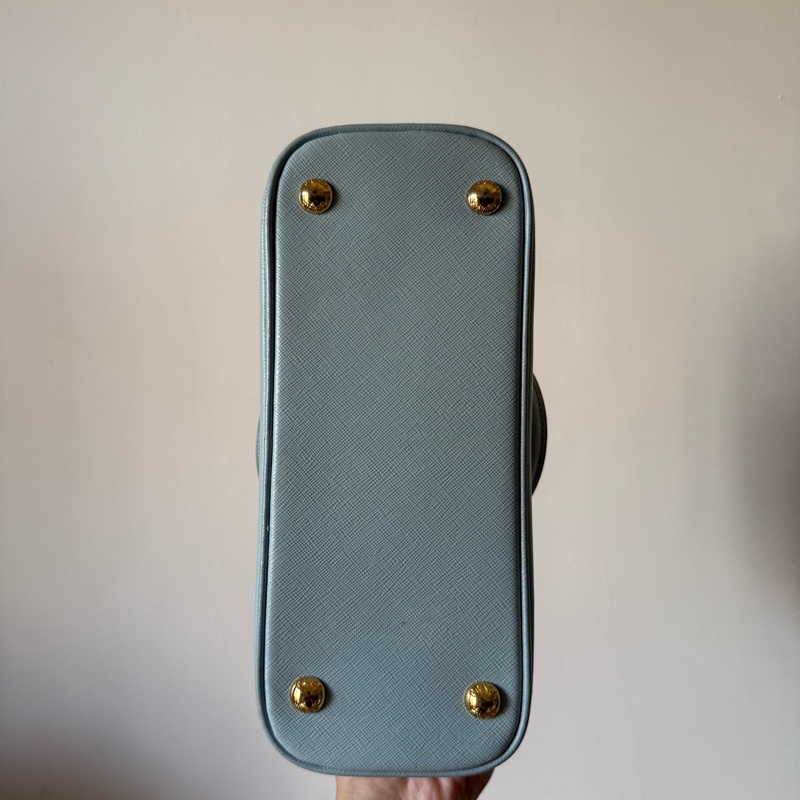 PRADA Saffiano Lux 淺藍色精品包-18