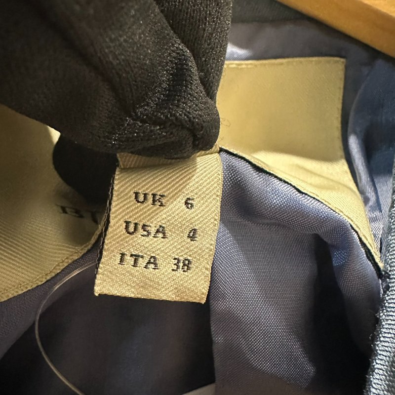 【美收精品】BURBERRY 藍色緞面短板外套 4-101【隔月月中將轉賣至日本 上架期限30天】-3