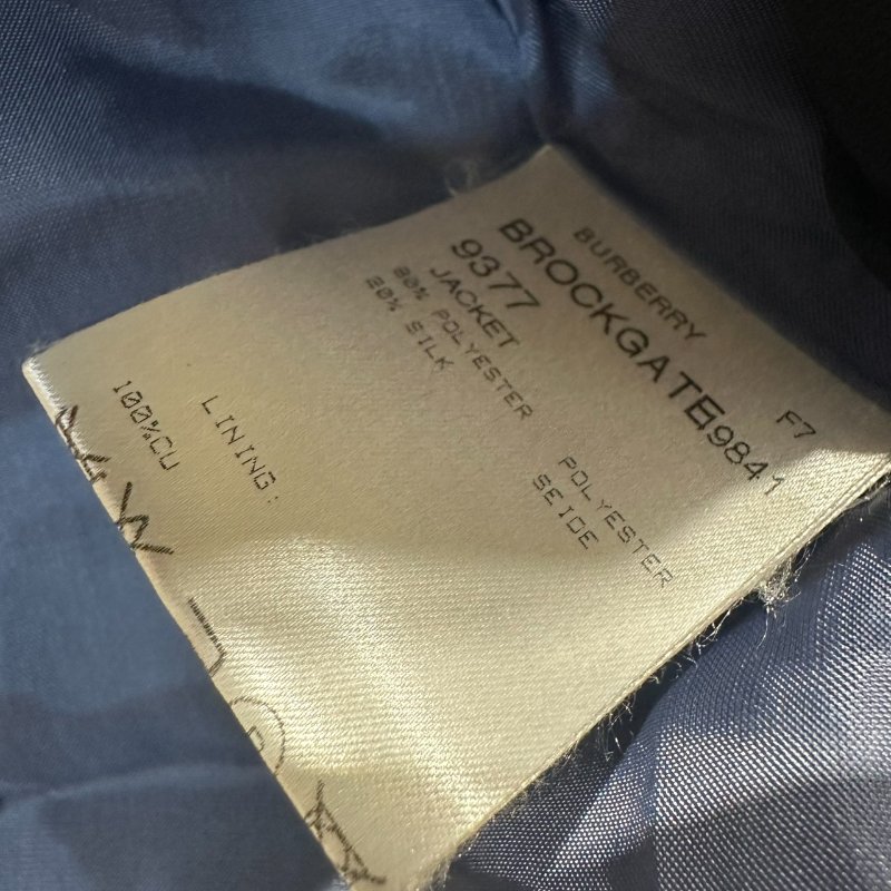 【美收精品】BURBERRY 藍色緞面短板外套 4-101【隔月月中將轉賣至日本 上架期限30天】-5