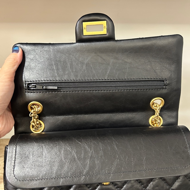 Chanel 黑復古小牛皮2.55霧金釦肩斜背包-5