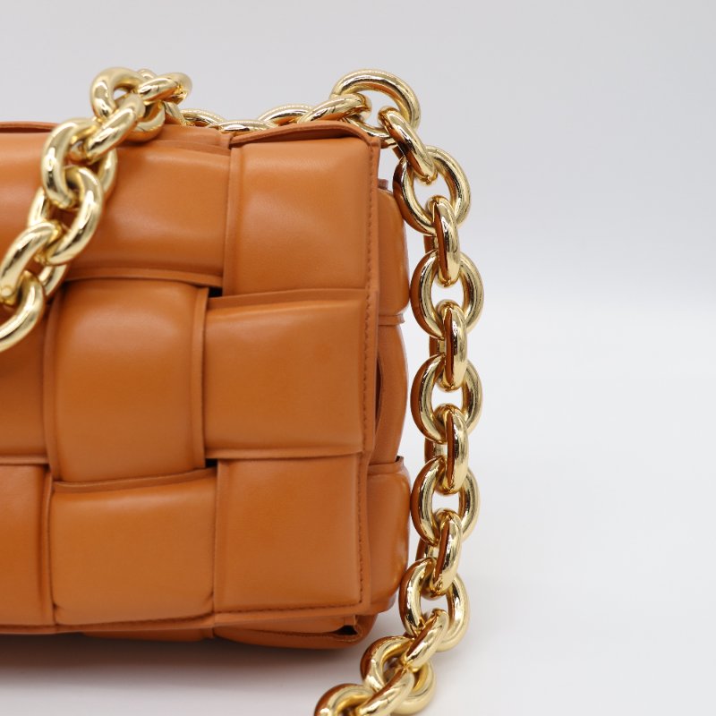 Bottega Veneta 寶緹嘉 Padded Cassette 復古橘 小羊皮編織 金屬鏈條 枕頭包 單肩包-4