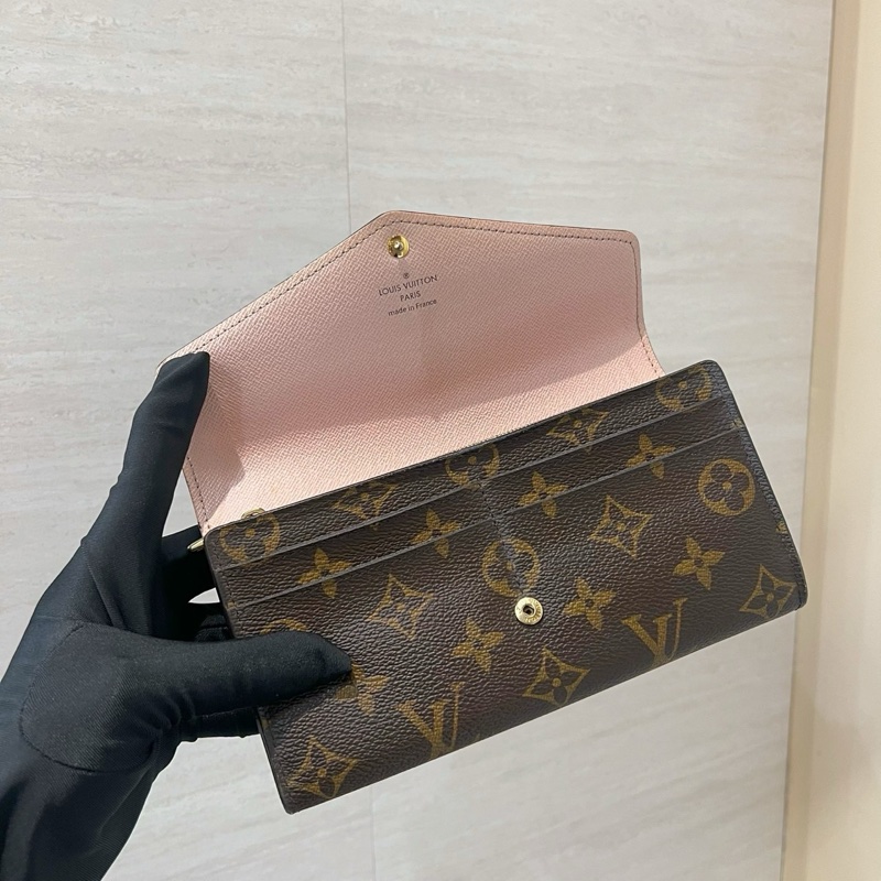 LV 原花內芭蕾粉金釦下蓋16卡信封Sarah長夾M62235-5