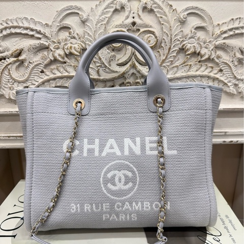 Chanel 浅兰色托特沙滩包（芯片）