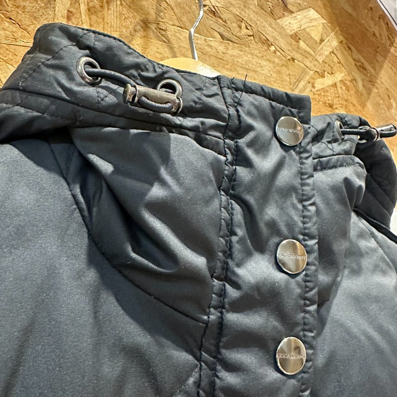 【美收精品】BURBERRY 黑色羽絨短版外套 4-147【隔月月中將轉賣至日本 上架期限30天】-2