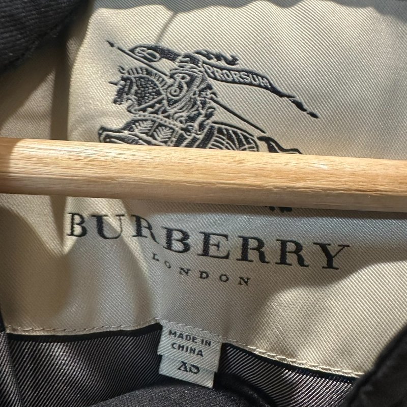 【美收精品】BURBERRY 黑色羽絨短版外套 4-147【隔月月中將轉賣至日本 上架期限30天】-3