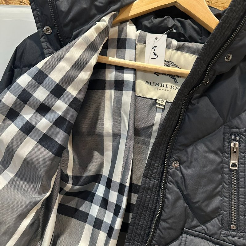 【美收精品】BURBERRY 黑色羽絨短版外套 4-147【隔月月中將轉賣至日本 上架期限30天】-5