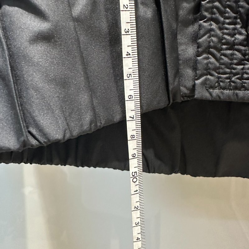 【美收精品】BURBERRY 黑色羽絨短版外套 4-147【隔月月中將轉賣至日本 上架期限30天】-9