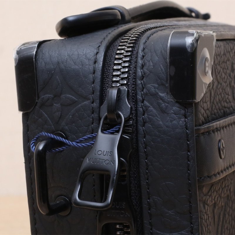 LOUIS VUITTON HandleSoftTrunk手提盒子包黑色牛皮晶片老花壓紋肩背包-4