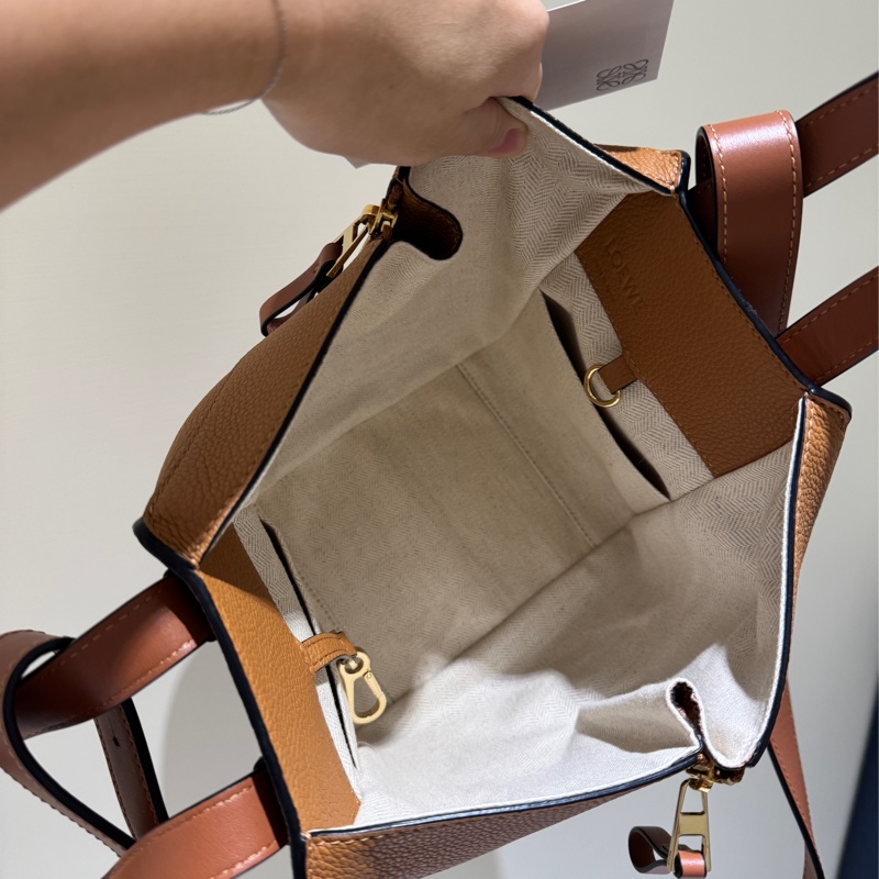 LOEWE Hammock small 柔軟粒面小牛皮 焦糖色-8