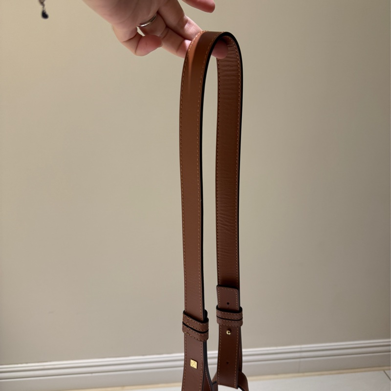LOEWE Hammock small 柔軟粒面小牛皮 焦糖色-18