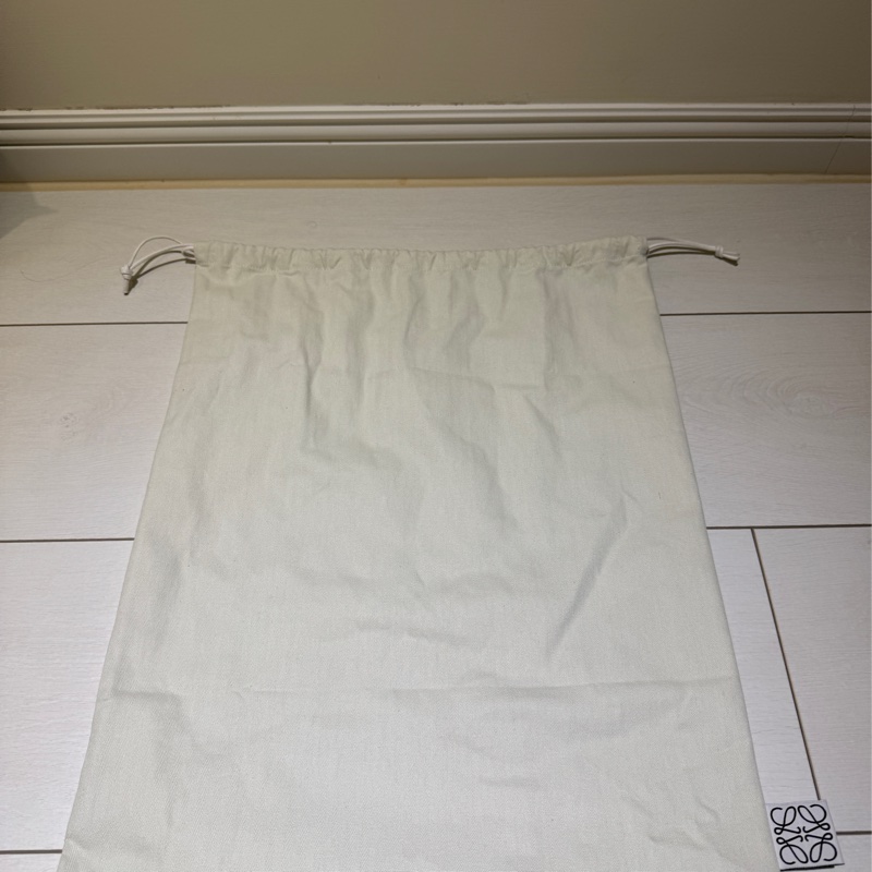 LOEWE Hammock small 柔軟粒面小牛皮 焦糖色-21