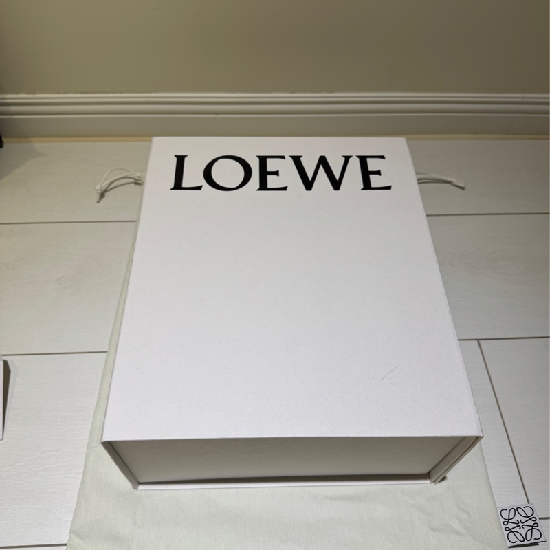 LOEWE Hammock small 柔軟粒面小牛皮 焦糖色-22