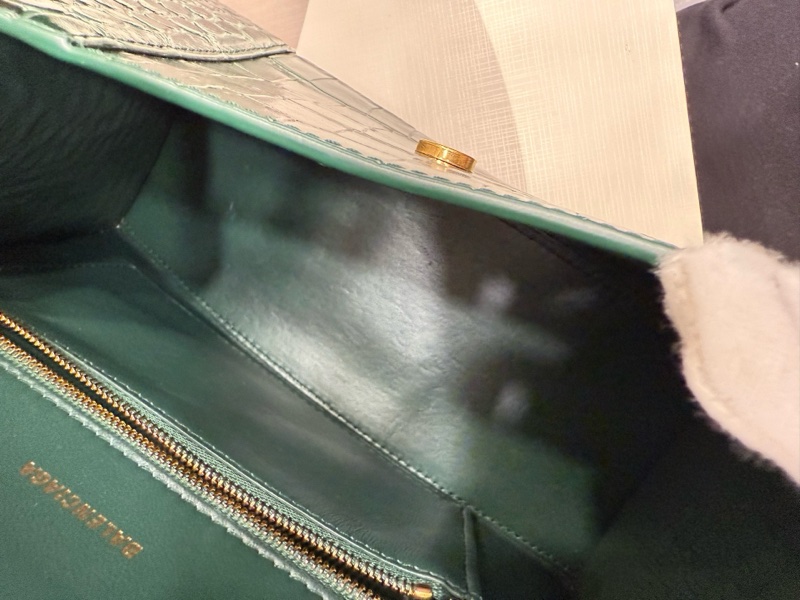 巴黎世家 深绿色闪亮鳄鱼纹压纹牛皮革小号沙漏包-8