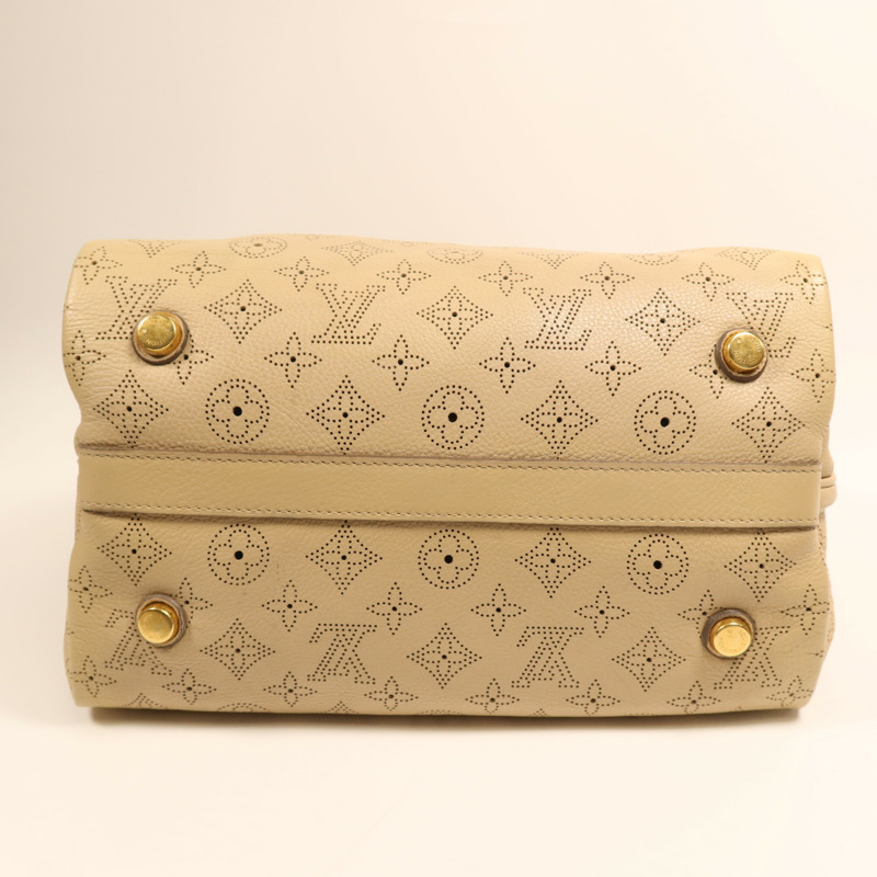 LOUIS VUITTON Mahina Seal PM金扣手挽袋-3