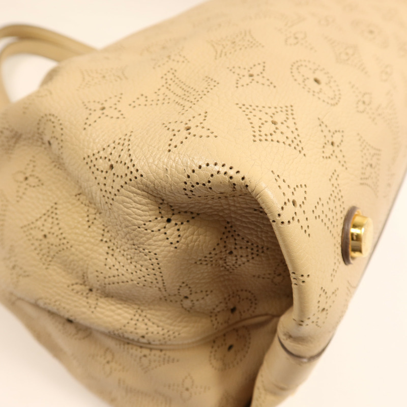 LOUIS VUITTON Mahina Seal PM金扣手挽袋-5