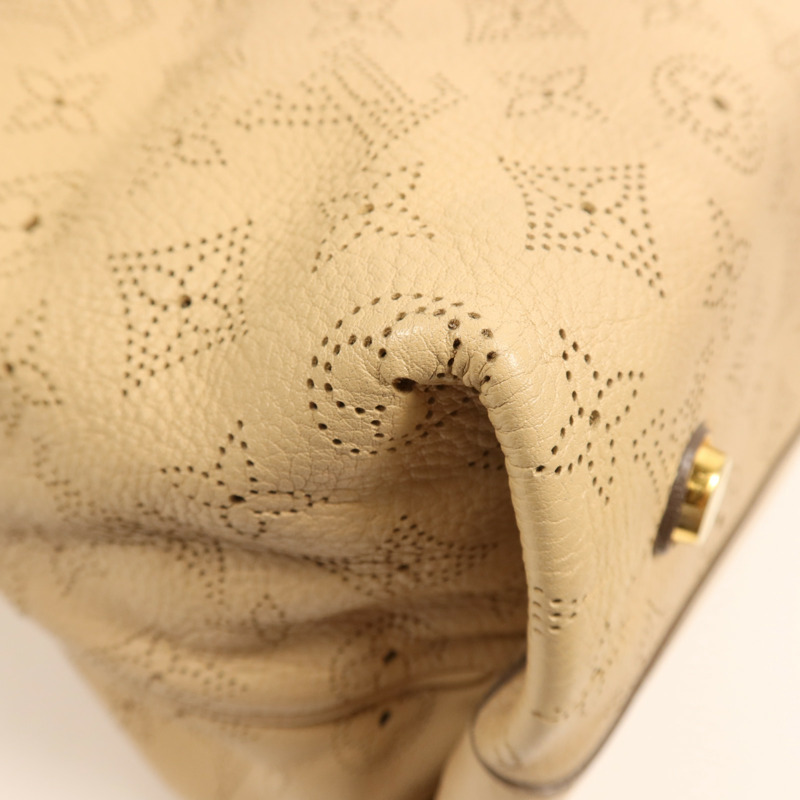 LOUIS VUITTON Mahina Seal PM金扣手挽袋-7